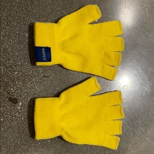 Fingerless gloves